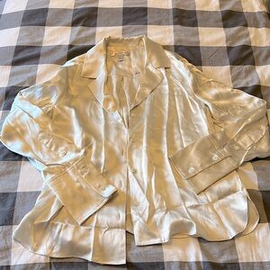NWT 100% silk Banana Republic button up shirt, white/silvery color size S